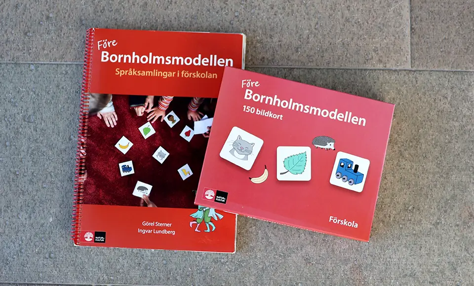 Bok om Före Bornholmsmodellen och en låda med 150 bildkort som tillhör boken.