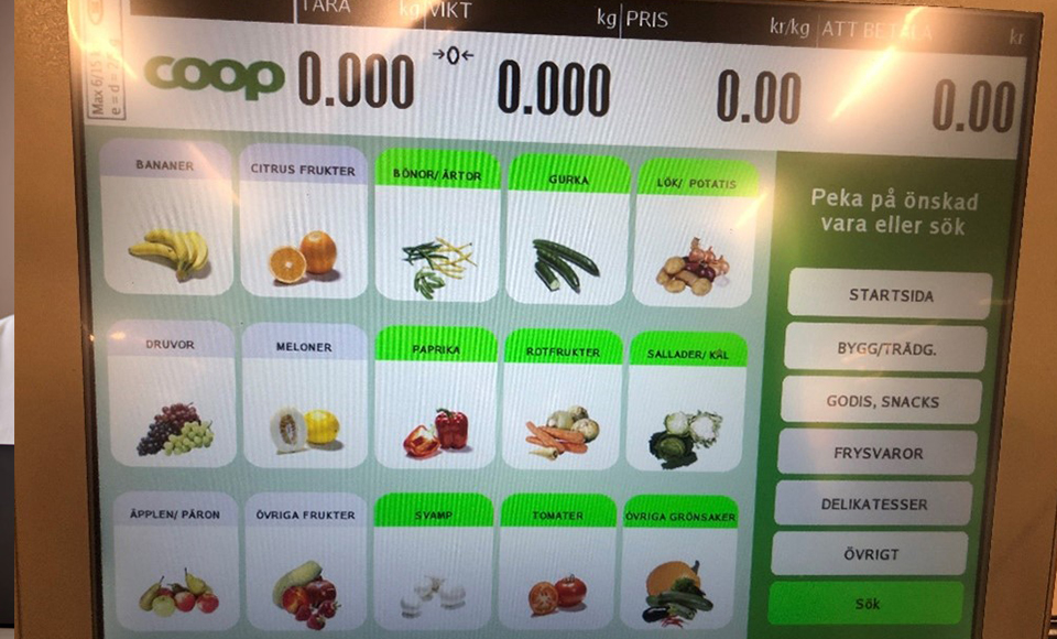 Bild på våg som man väger frukt och grönt på i en livsmedelsaffär.