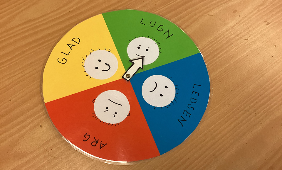 En snurra med känslorna glad, ledsen, arg och lugn